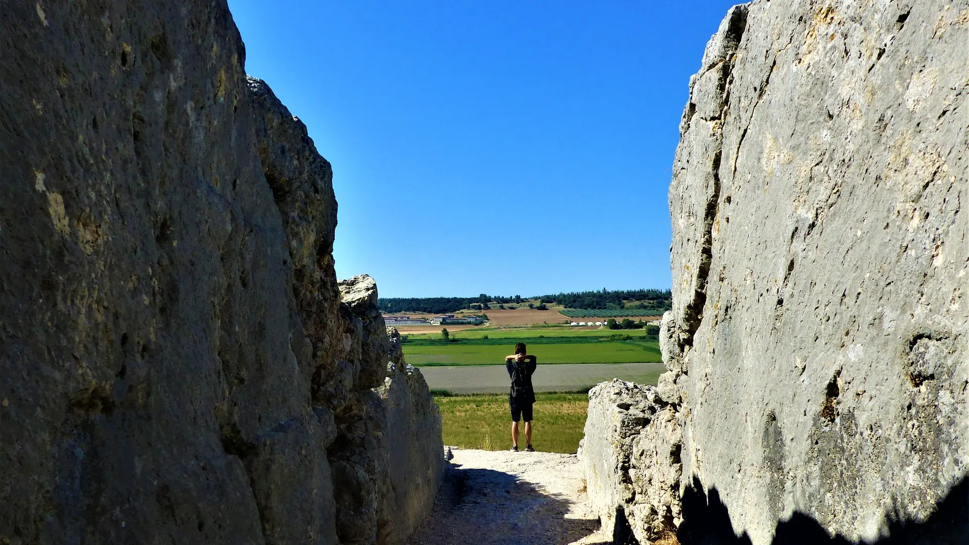 Entre l'aqueduc et la meunerie de Barbegal