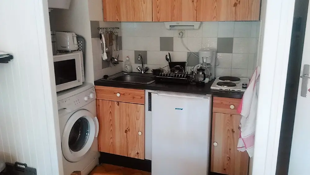 Studio dans une résidence - Pin Rolland - Neboit Jean Claude