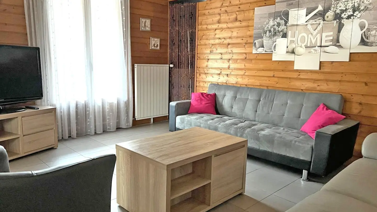 Salon avec télévision