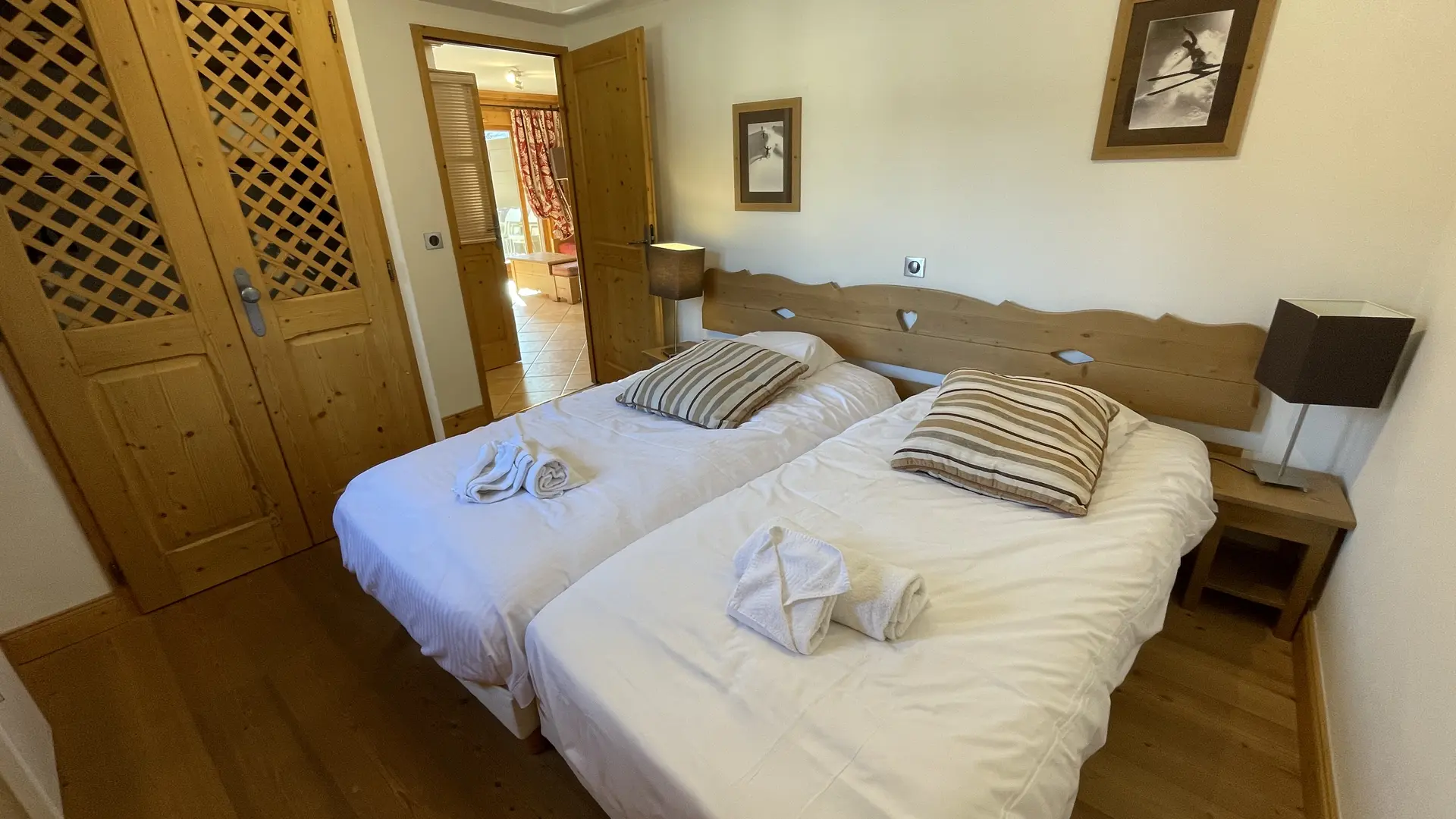 Chambre avec deux lits simple