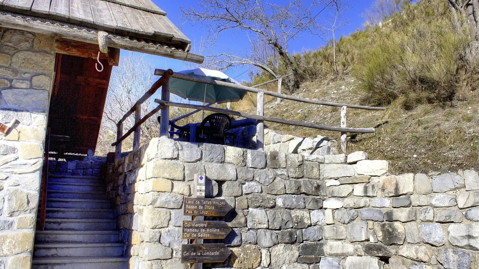 Gîte Auron - l'Oustal n°1-Accès extérieur-Saint-Étienne-de-Tinée-Gîtes de France des Alpes-Maritimes