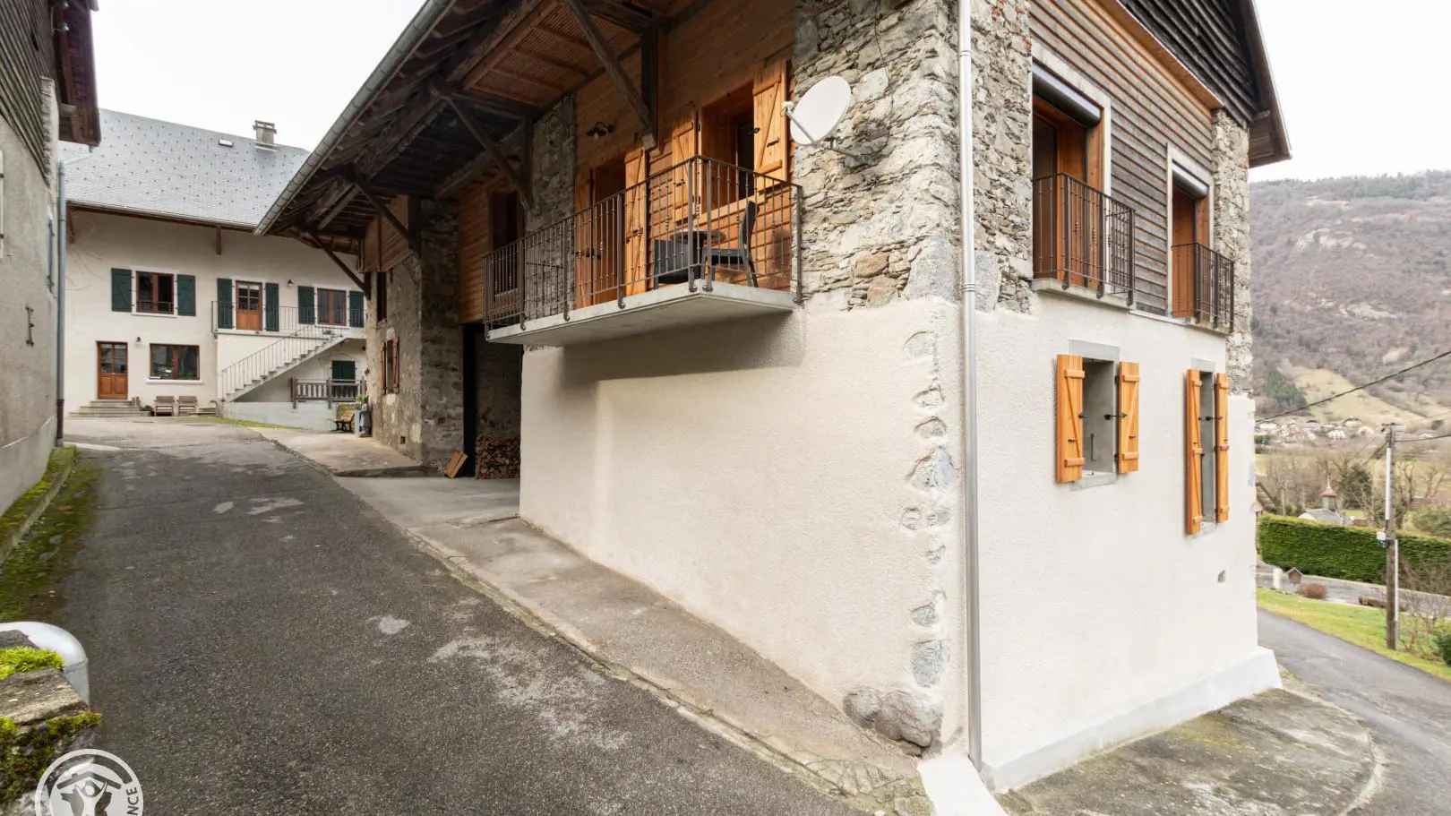 Façades coté est et sud (avec balcon)