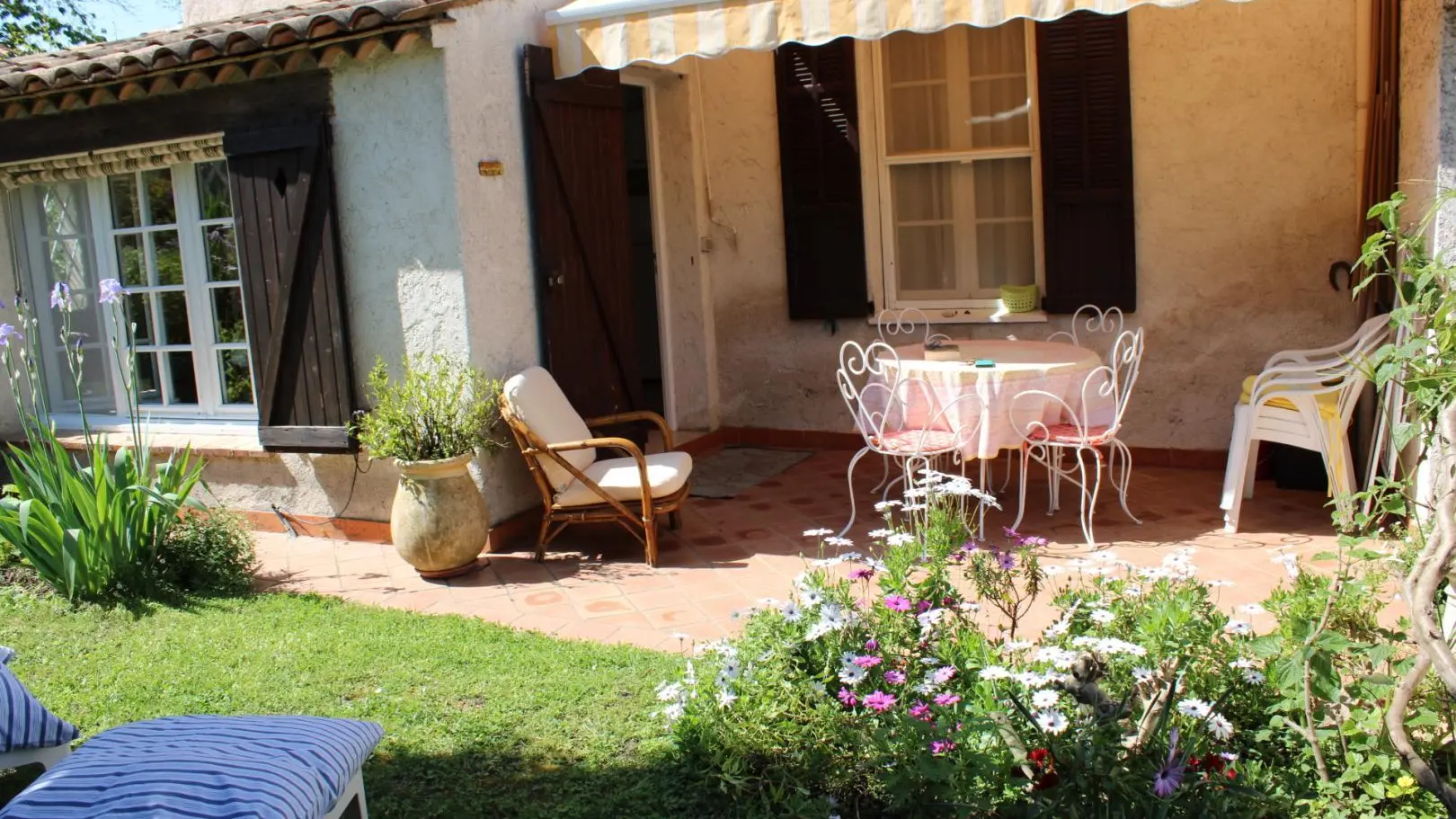 Gîte la Pairoulette - l'Eglantine - Terrasse et jardin privatifs - Gîtes de France Alpes-Maritimes