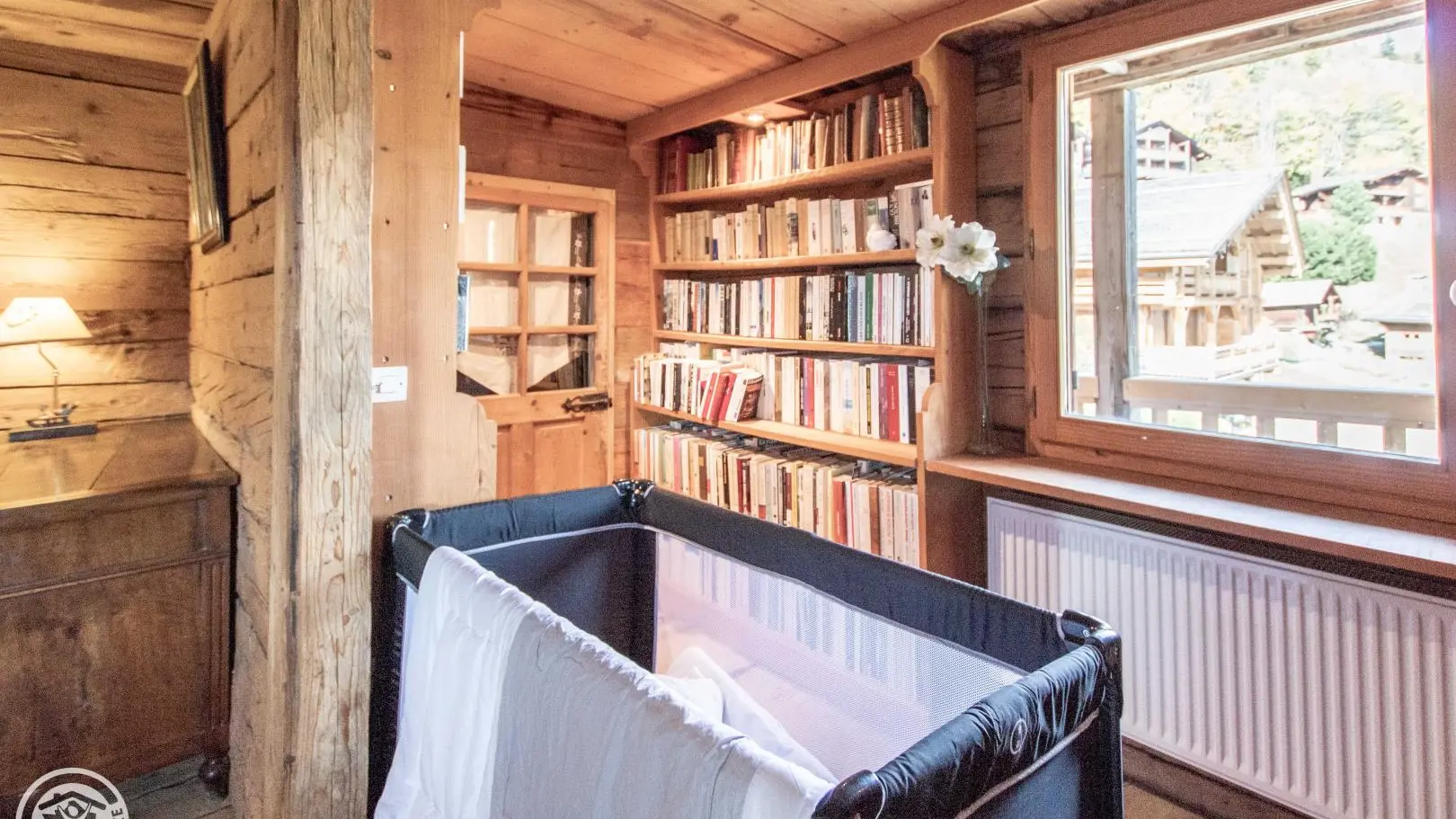 Chambre La Peille avec lit bébé