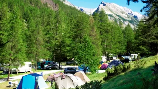 Intérieur camping en été