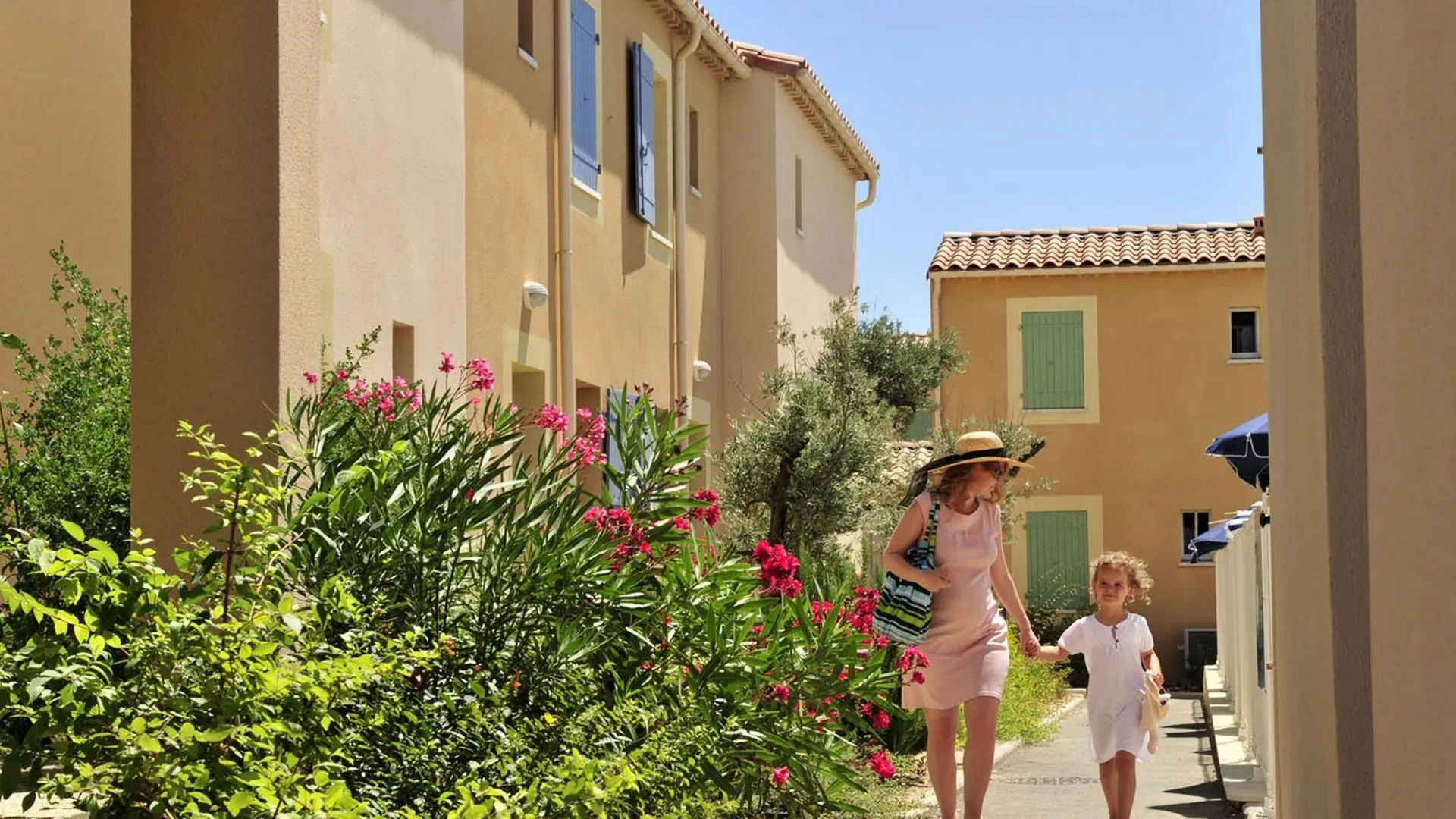 Résidence Goélia Le Mas des Arènes Mouriès allée