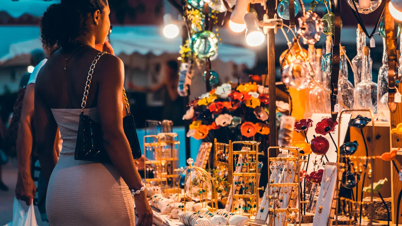 Marché nocturne Port Grimaud