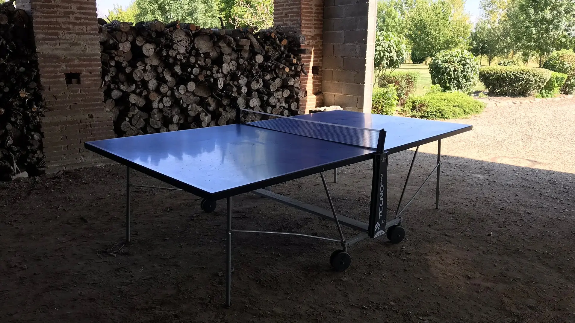 Hangar 50 m2  avec table de ping-pong