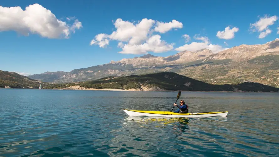 kayak sur le lac de Serre Ponçon