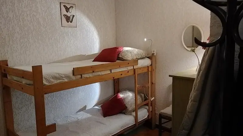 Studio dans une résidence - Pin Rolland - Neboit Jean Claude