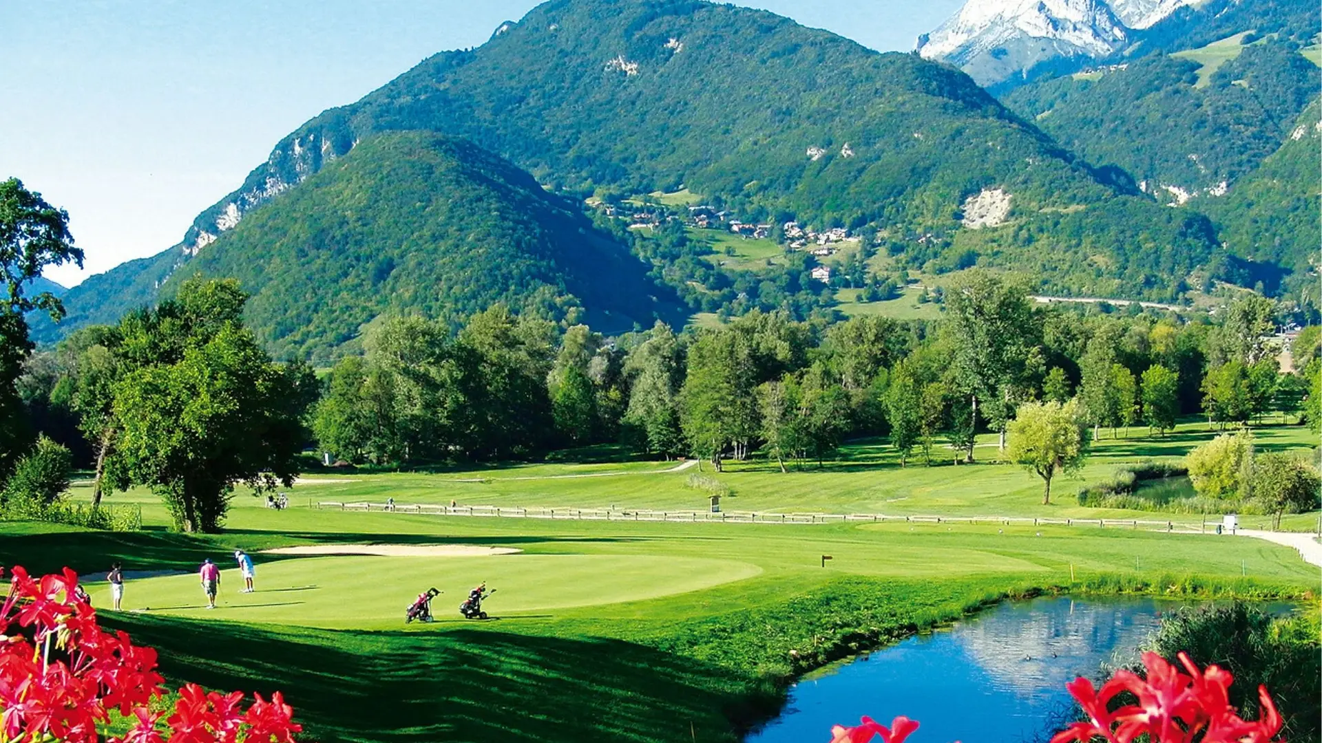 étang fleurs et montagnes golf