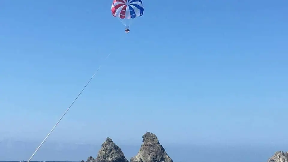 Vol trio au dessus des rochers des 2 Frères