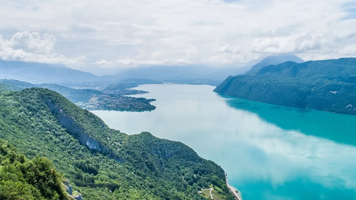 Le lac d'Aix les Bains à Proximité des Gîtes