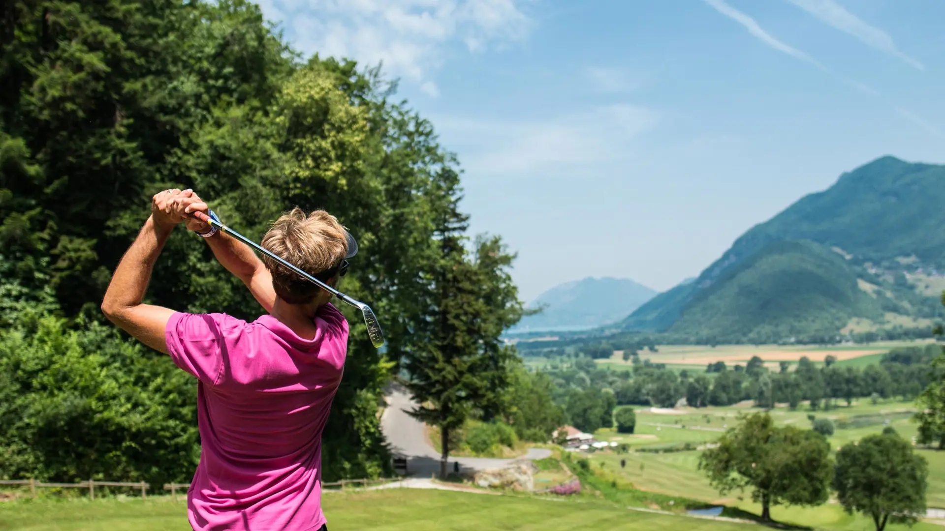 une joueuse de golf
