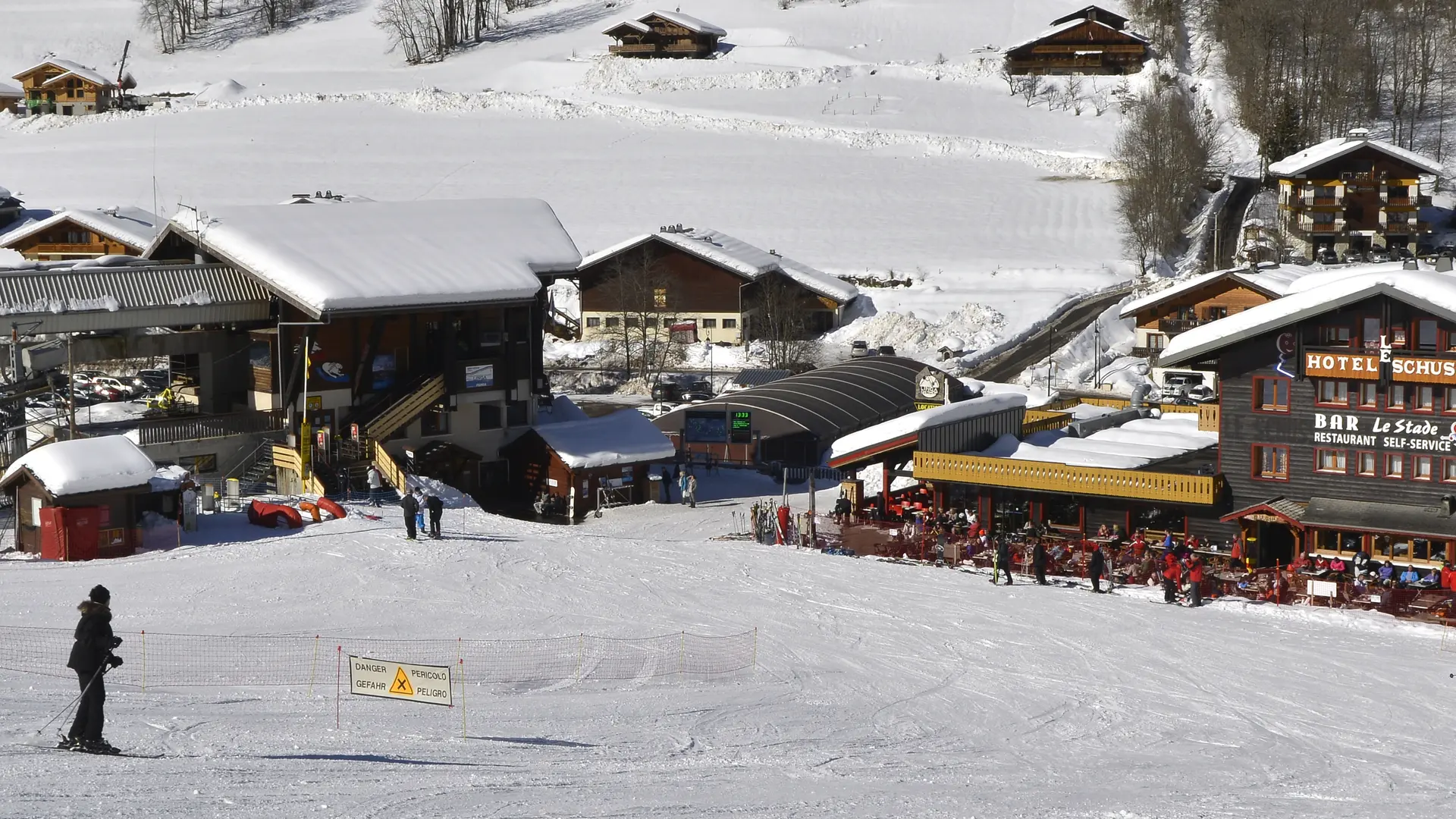 Hôtel Le Schuss vue terrasse depuis les pistes
