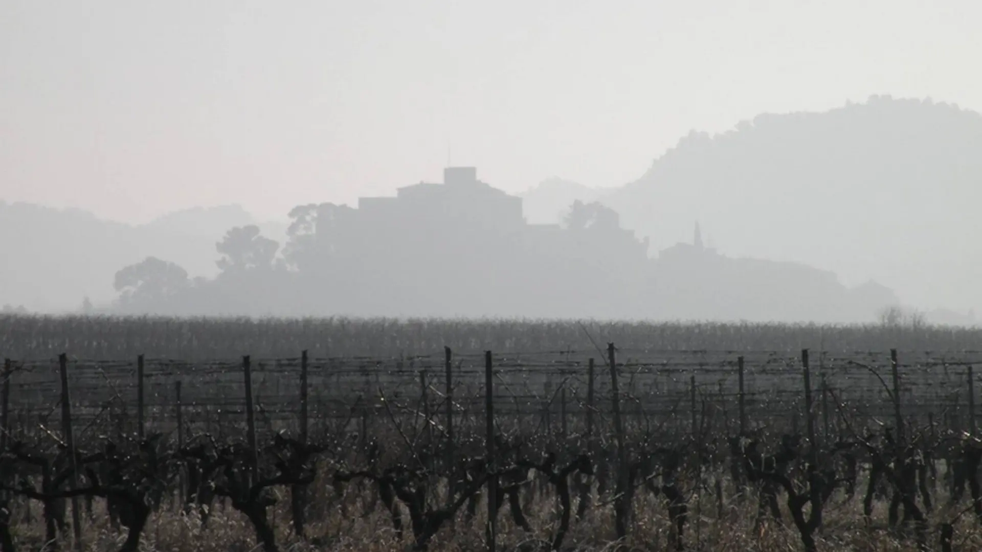 Ansouis sous la brume