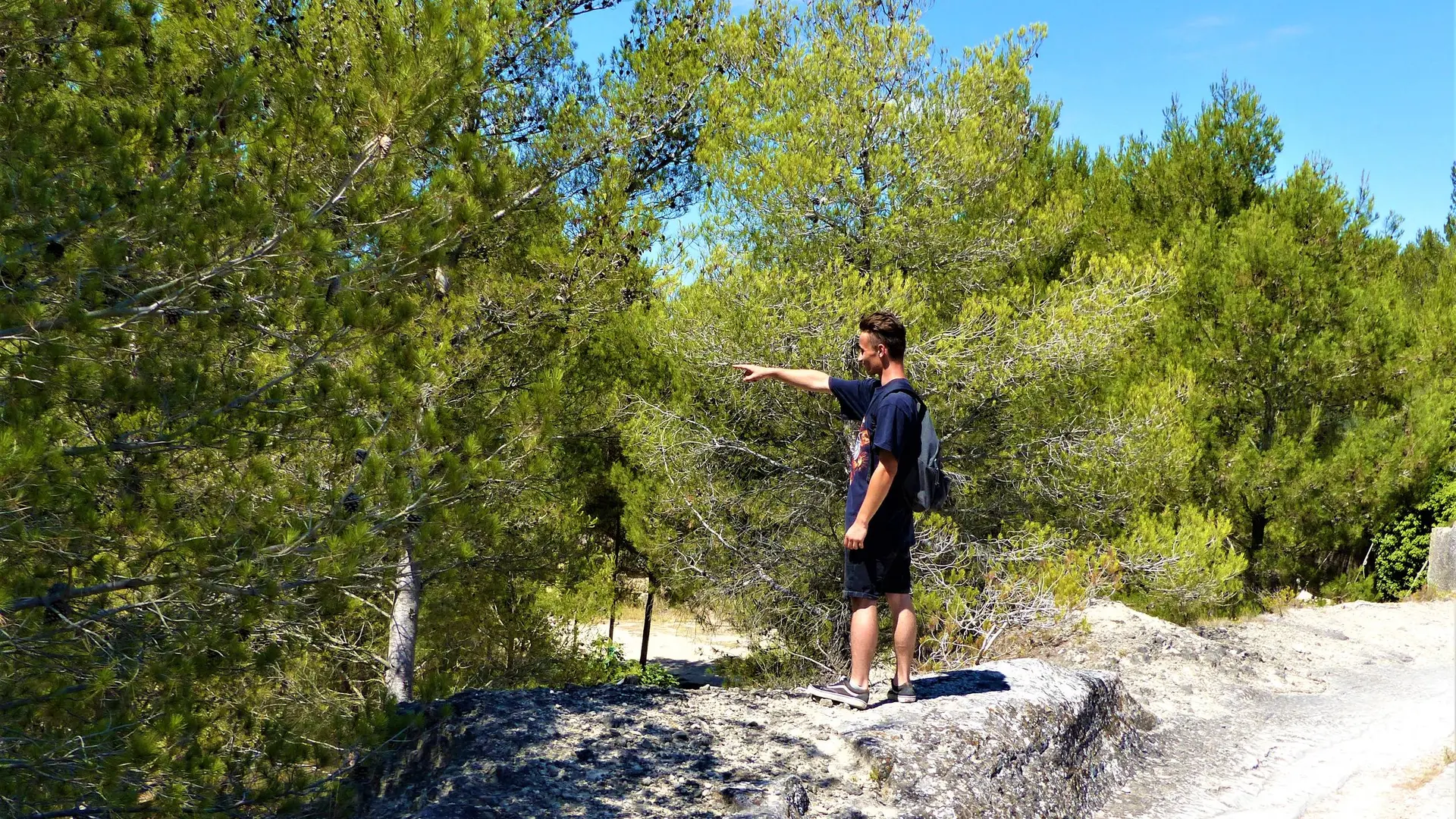 Aux abords de la carrière