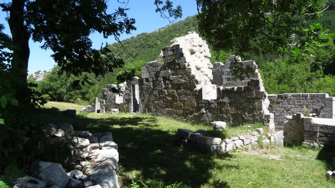 Vestiges de l'Abbaye de Clausonne
