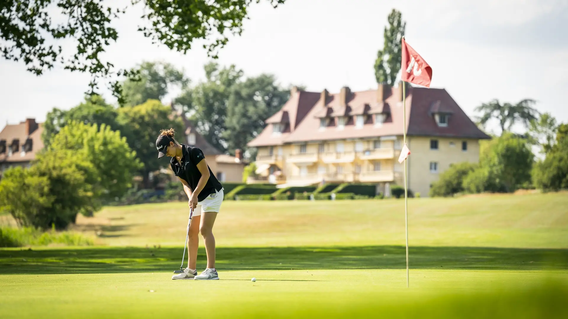 Une joueuse de golf