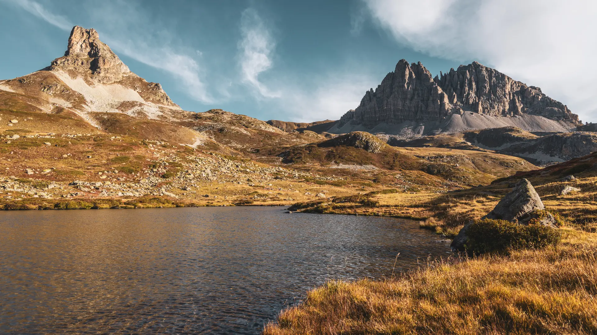 Le lac lavoir aux couleurs de l'automne