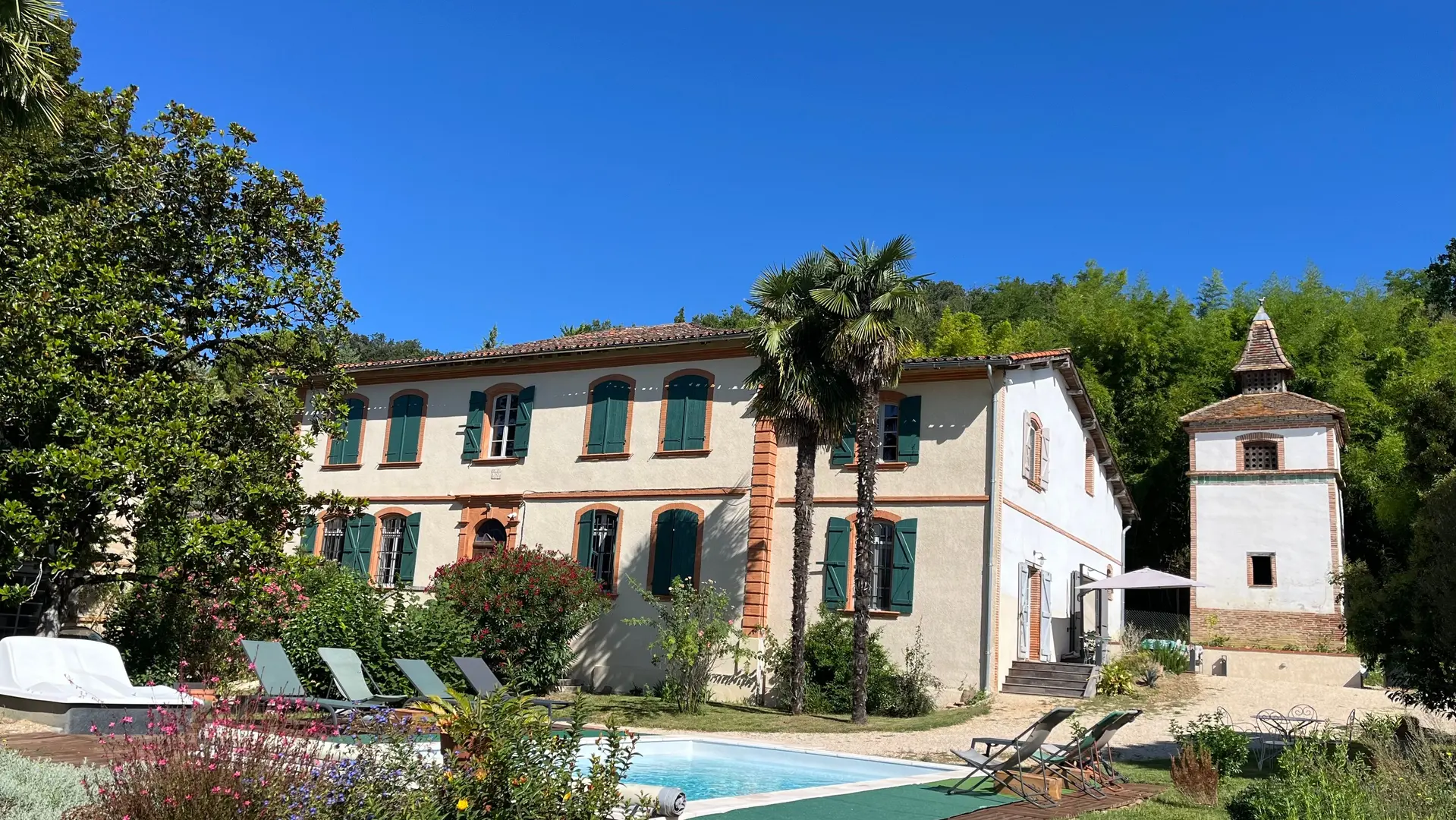 Piscine (non chauffée) avec accessibilité PMR fauteuil