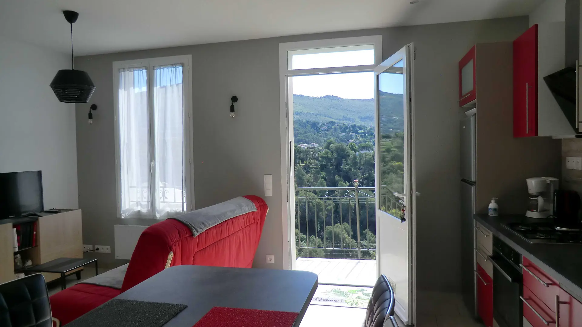 Vue sur les collines Gîte Magnolia à Colomars Gîtes de France Alpes-Maritimes