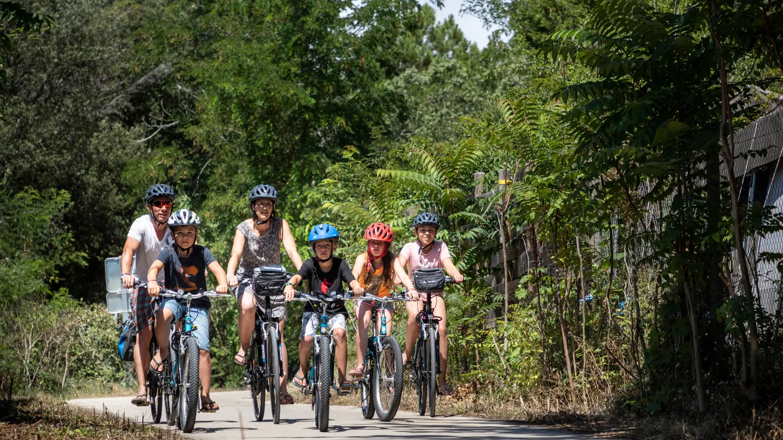 Famille à vélo