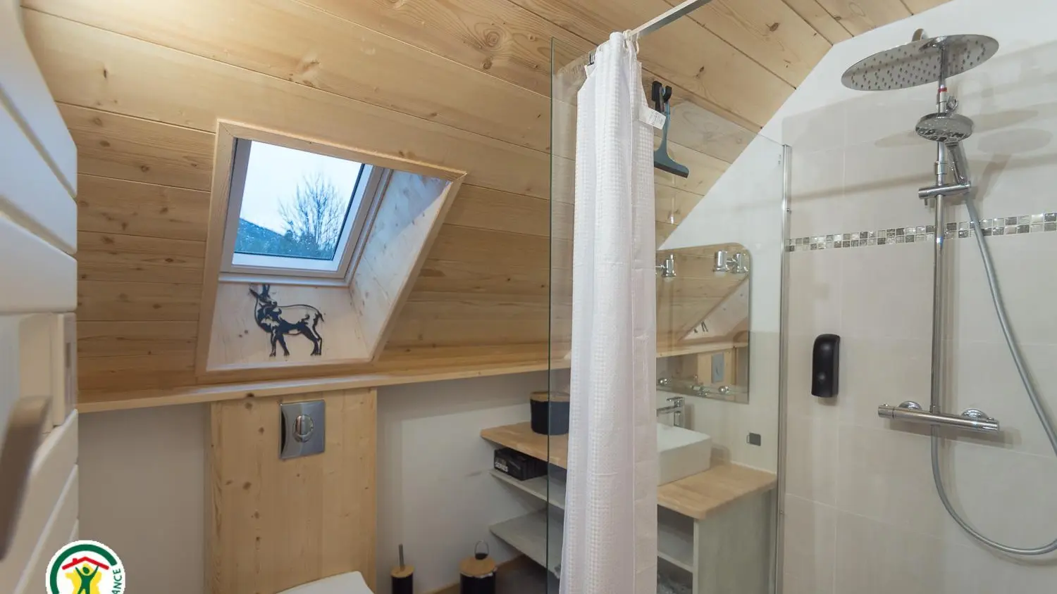 Salle d'eau-wc N° 2 à l'étage