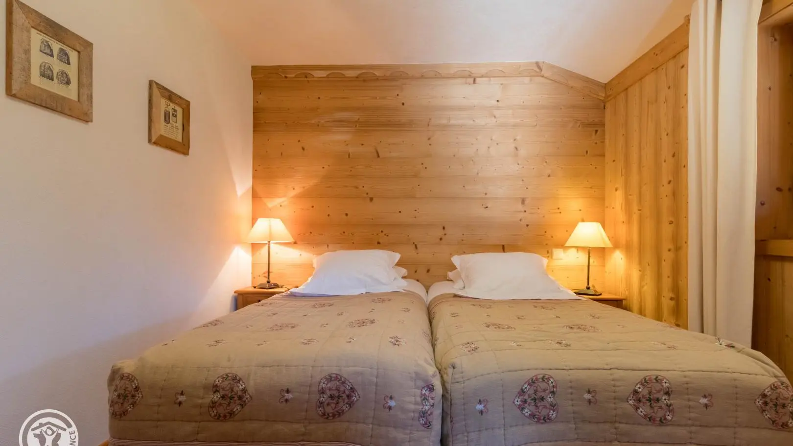 Chambre 2  (lits jumeaux 90X200) avec placards niveau 1