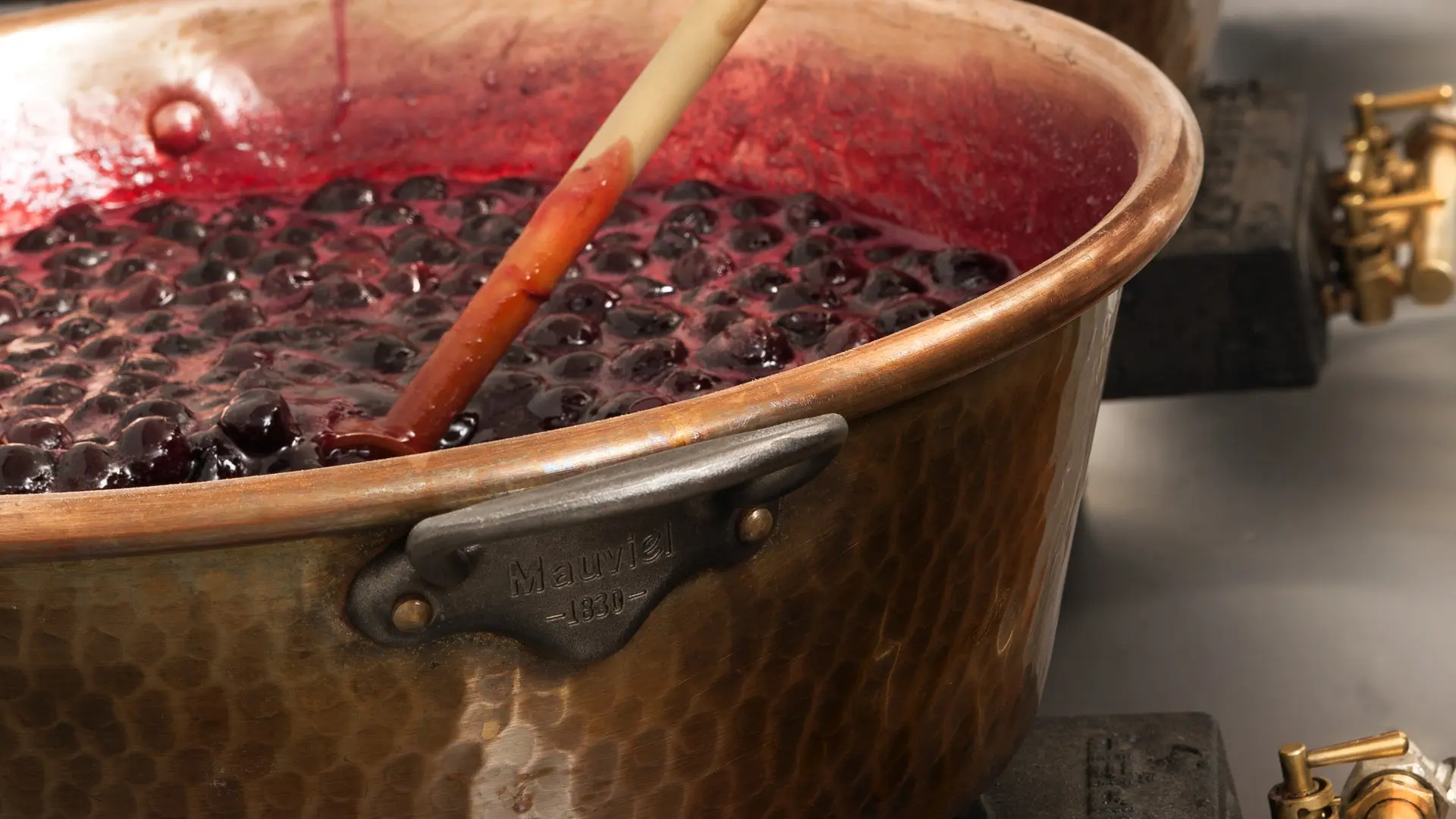 Cocción De Cereza Negra - En Caldero De Cobre