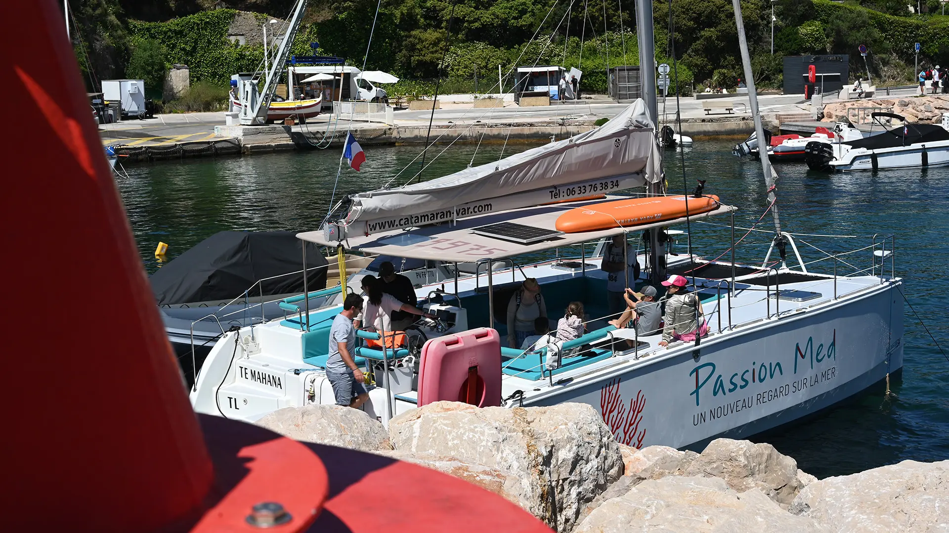 Departure from the fishermen's quay at Port du Niel