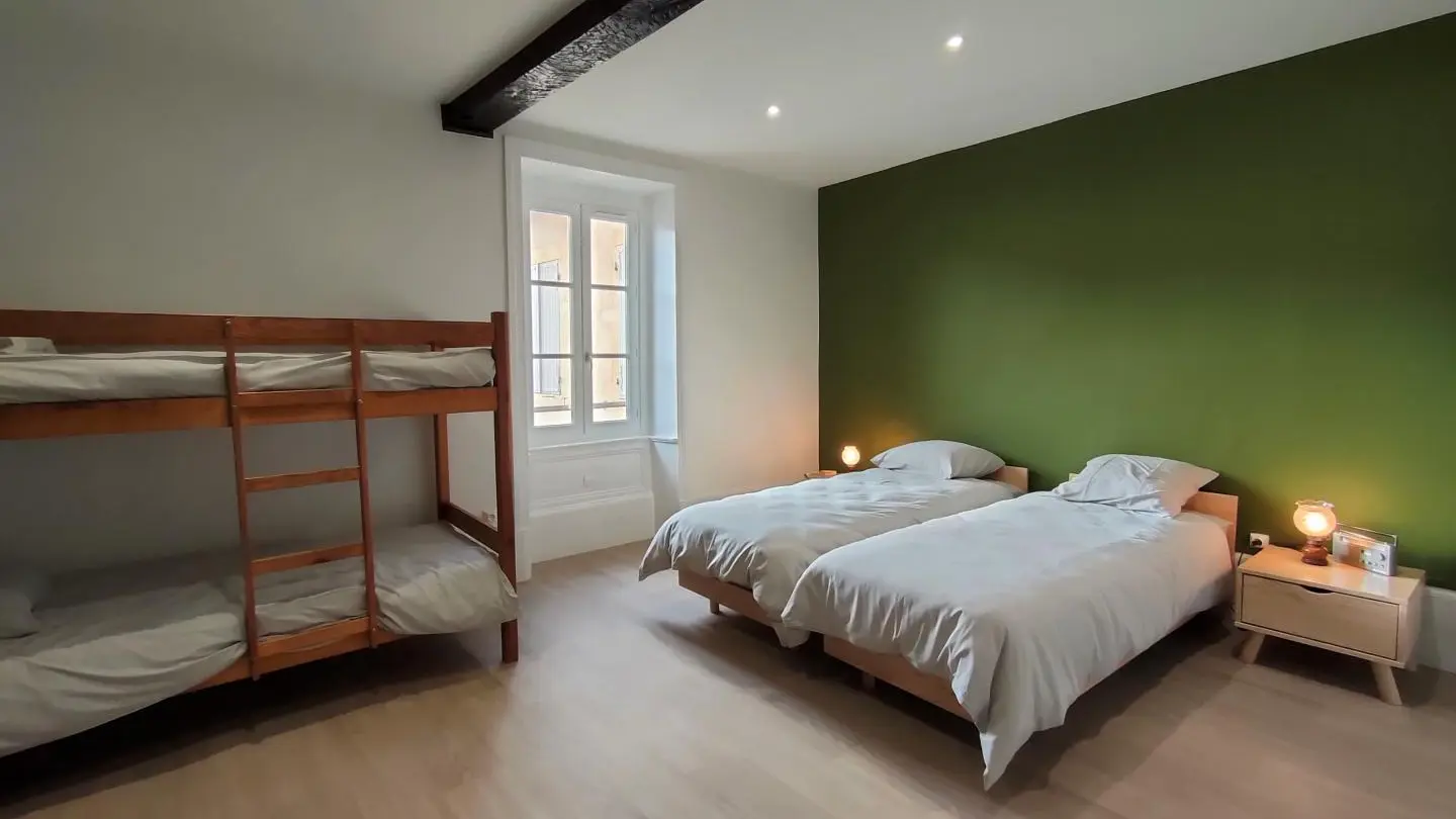 Chambre 1 : 4 lits 90 (dont un lit superposé).