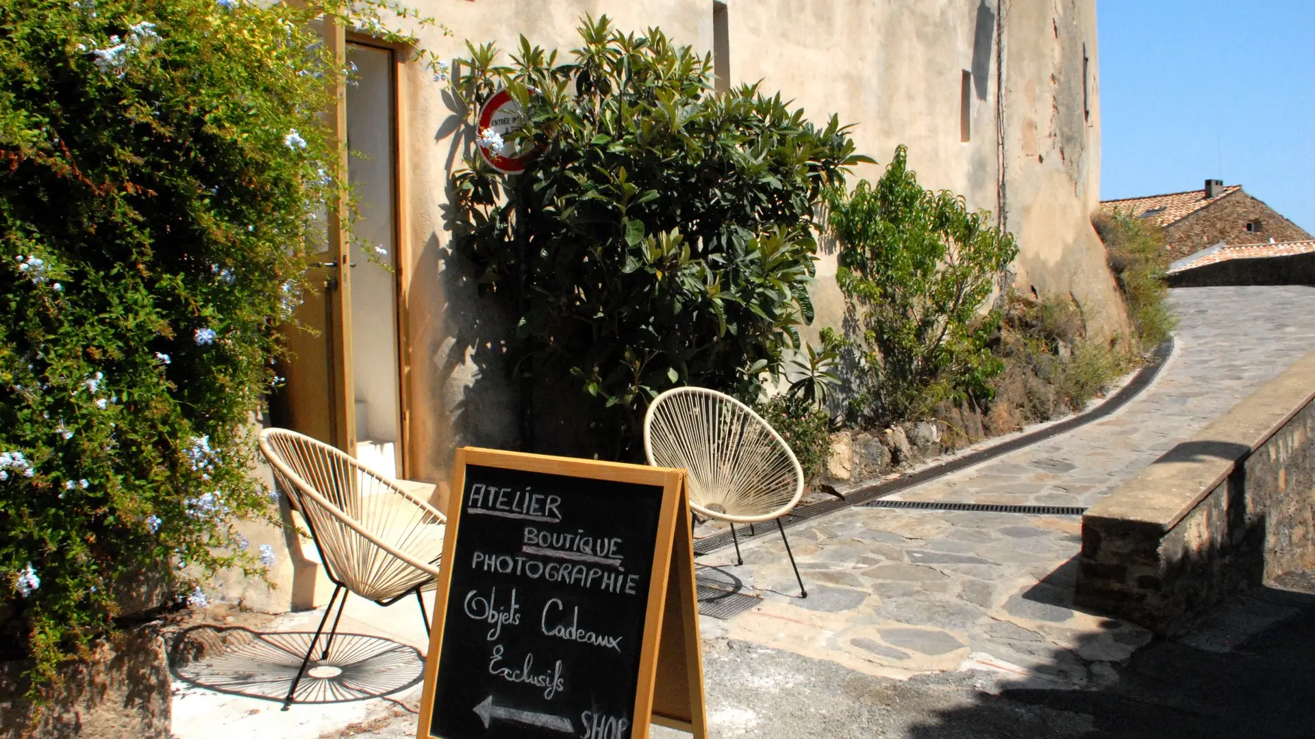 Regards Signés