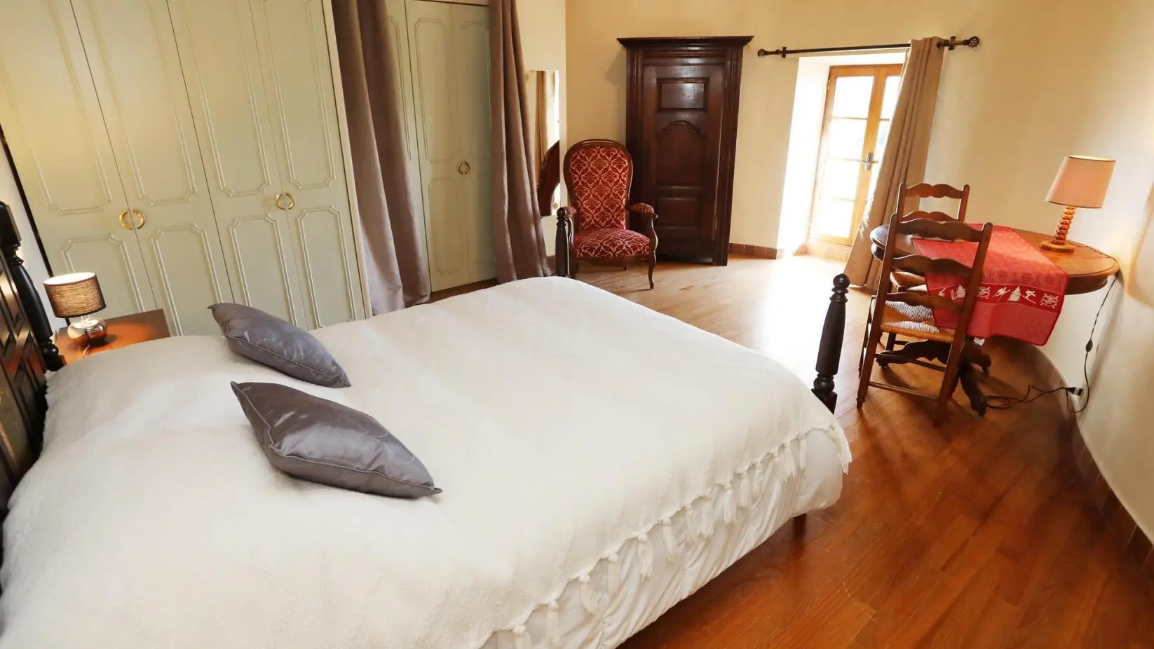Chambre 1x140 avec salle d'eau/wc privatifs
