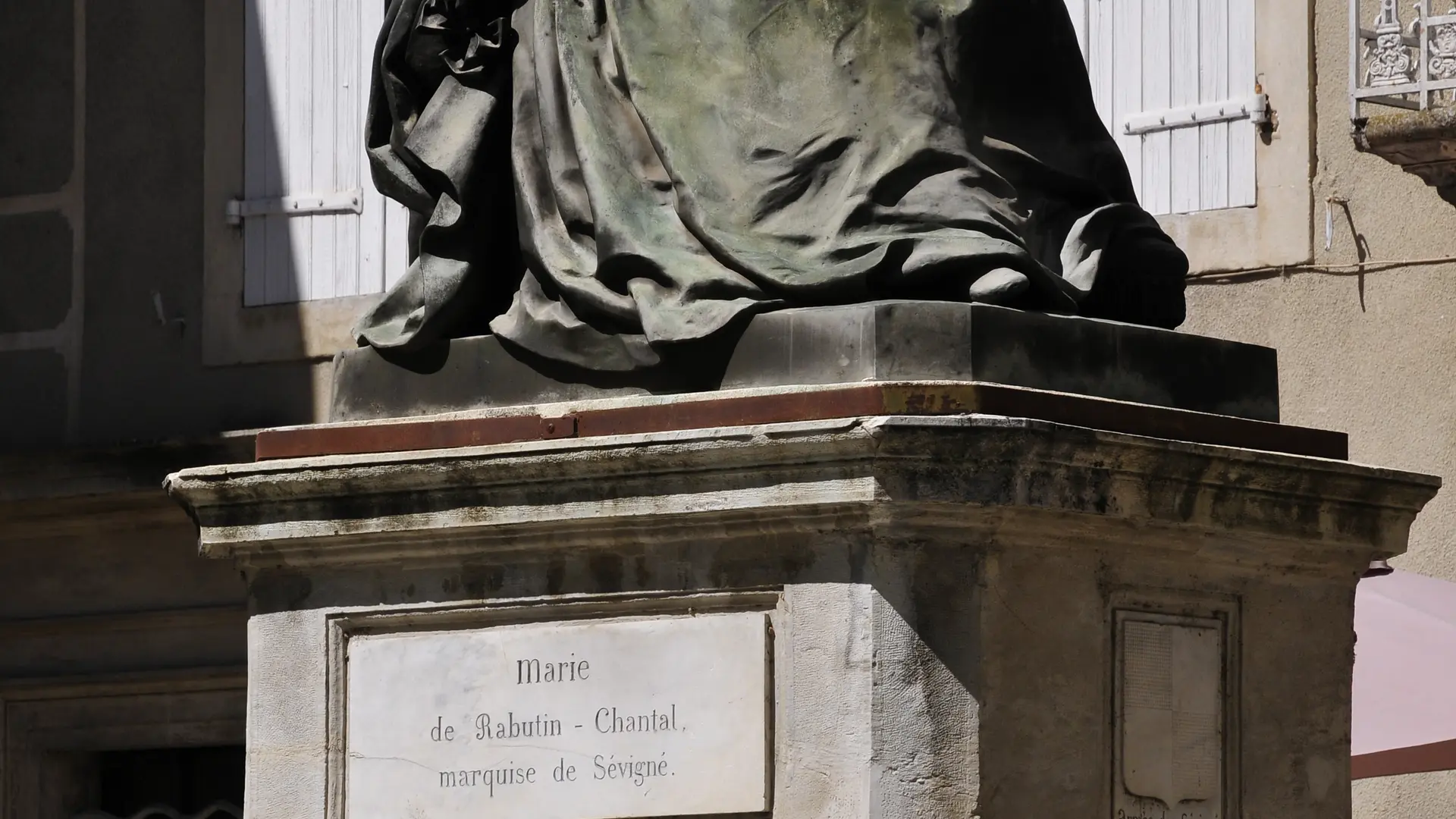 Fontaine et statue