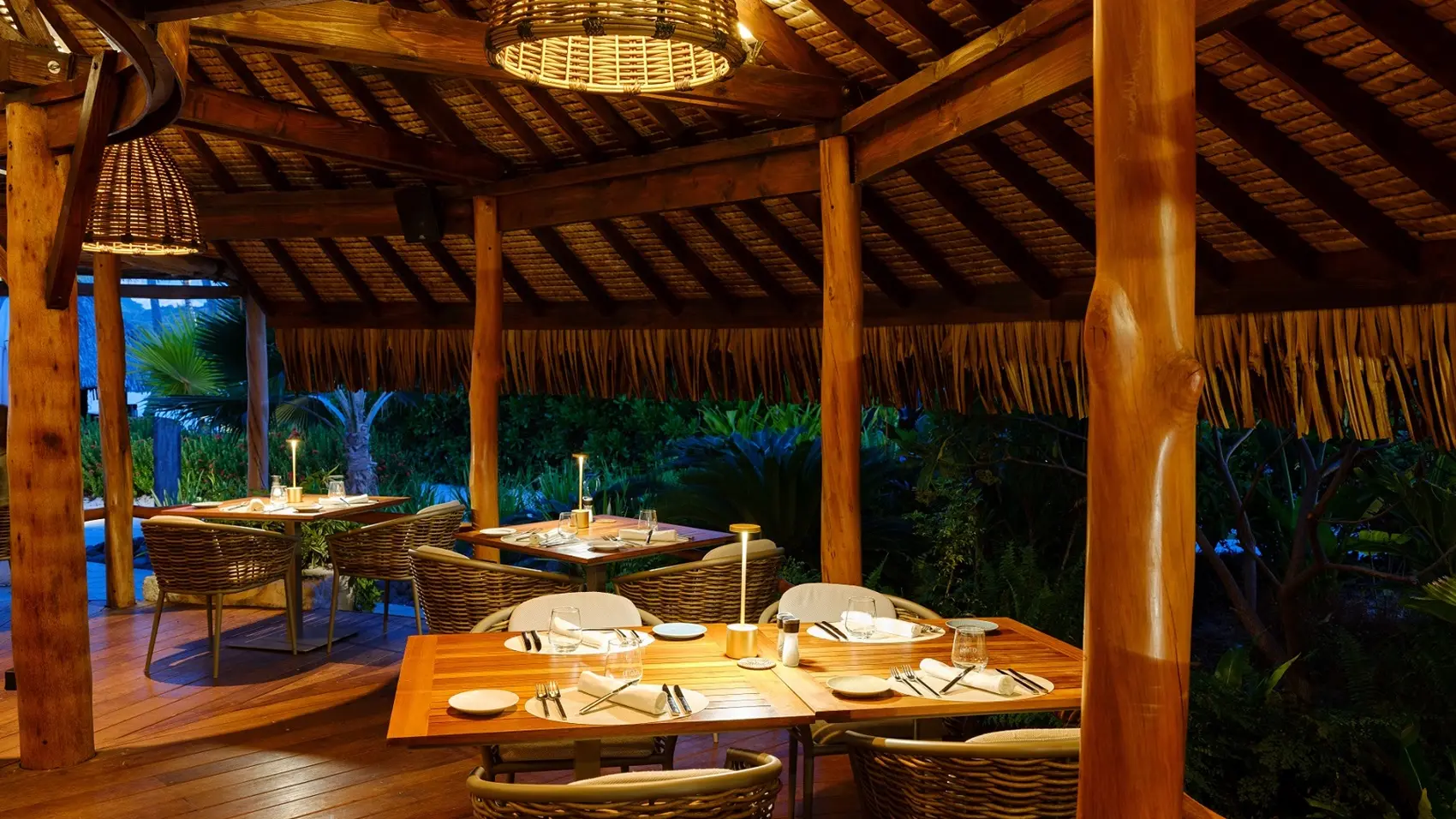 Miki Miki Restaurant - Le Bora Bora By Pearl Resorts