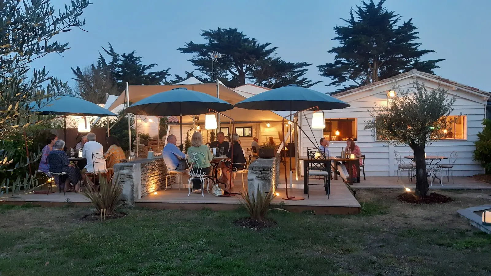 Jardin-diner-Restaurant-La-Maison-ile-de-re