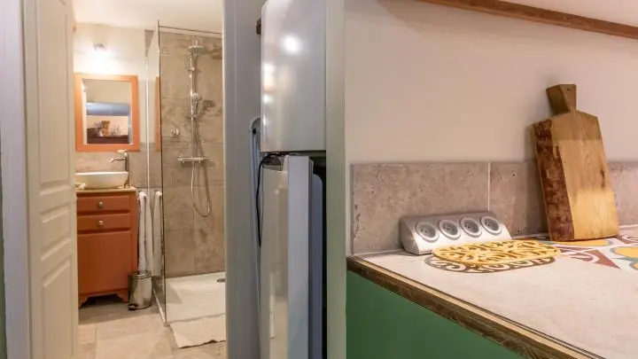 L'accès de la cuisine vers la salle de bain