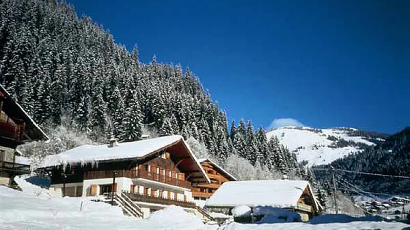 le chalet sous la neige