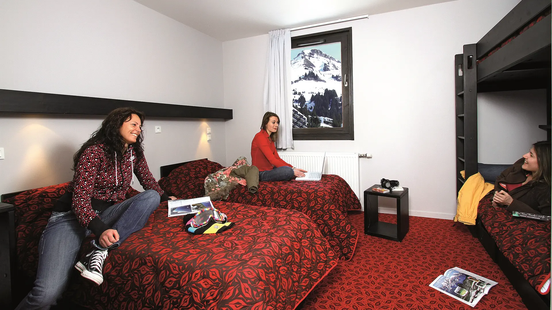 Chambre pour 4 personnes avec lits simples et lits superposés