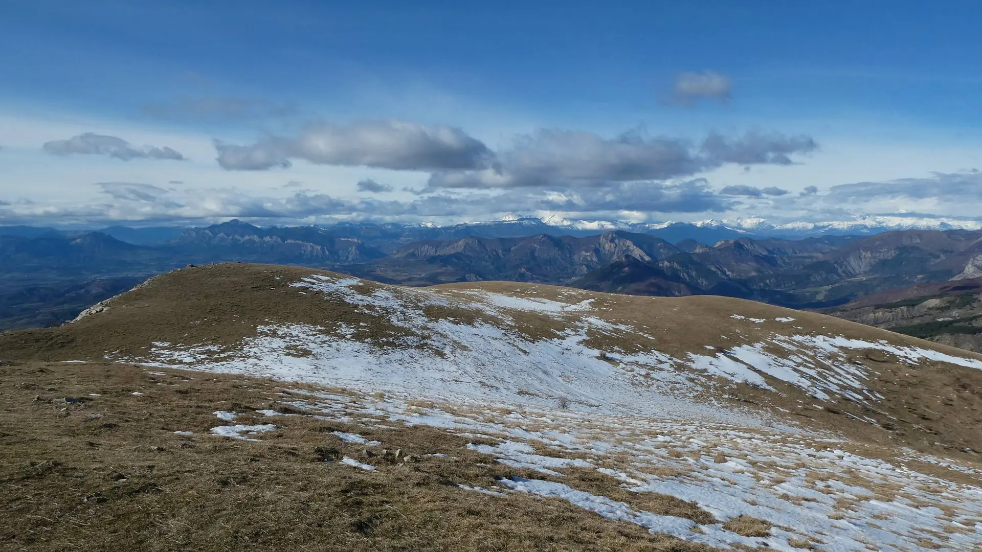 Incroyable point de vue depuis la crête