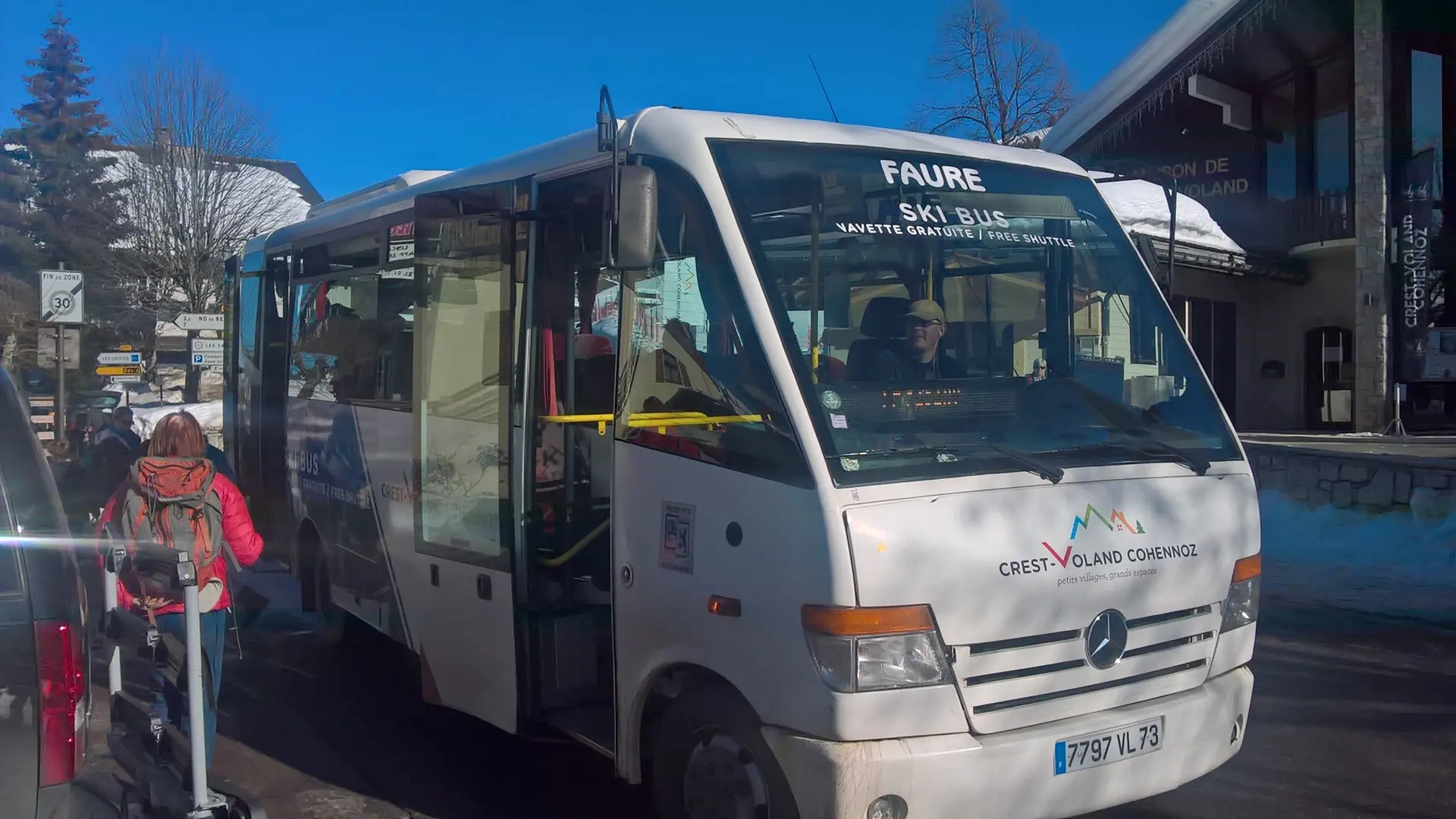 Navette de bus dans centre village de Crest-Voland