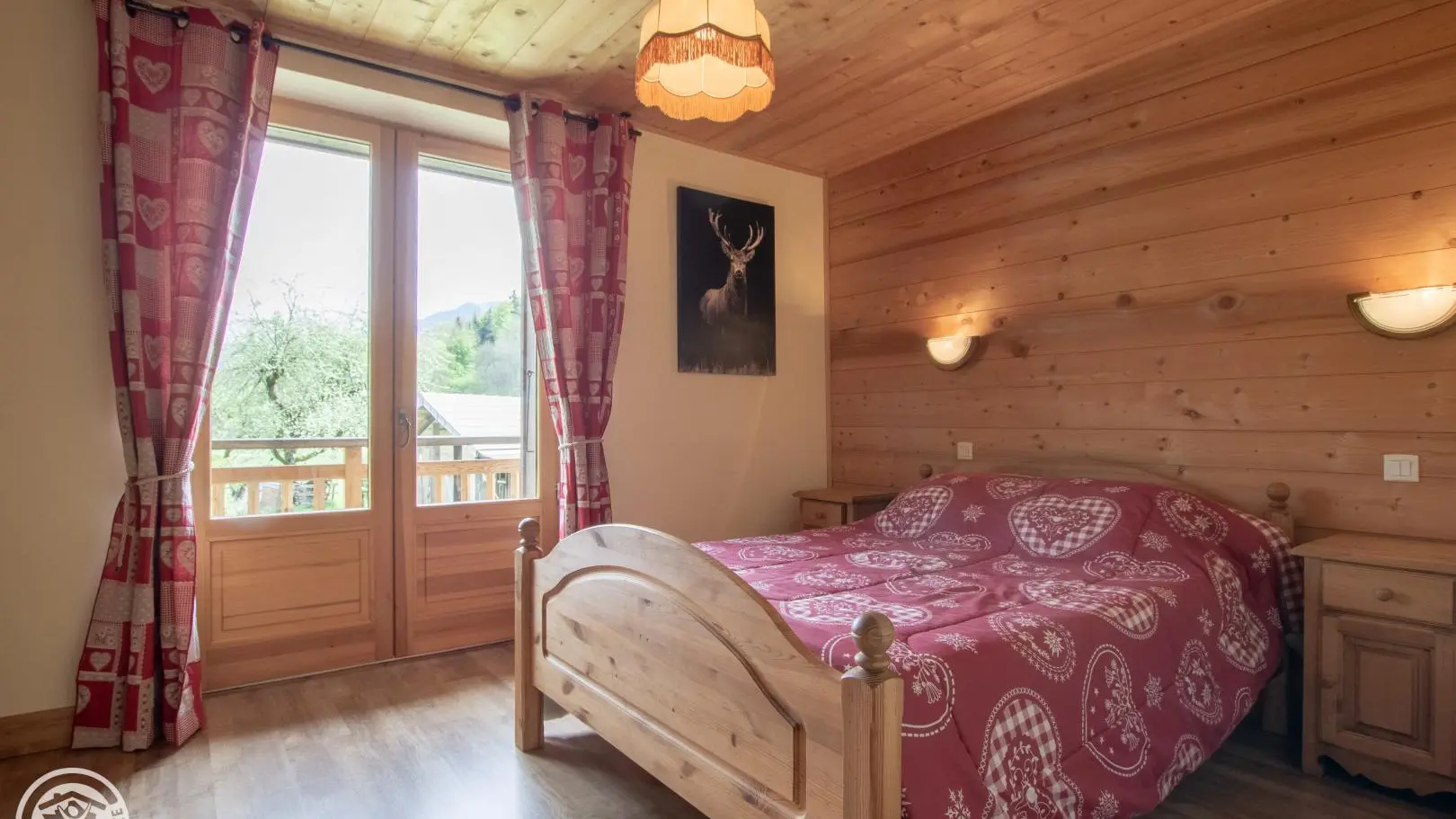 Chambre 1 avec un grand lit 2 personnes