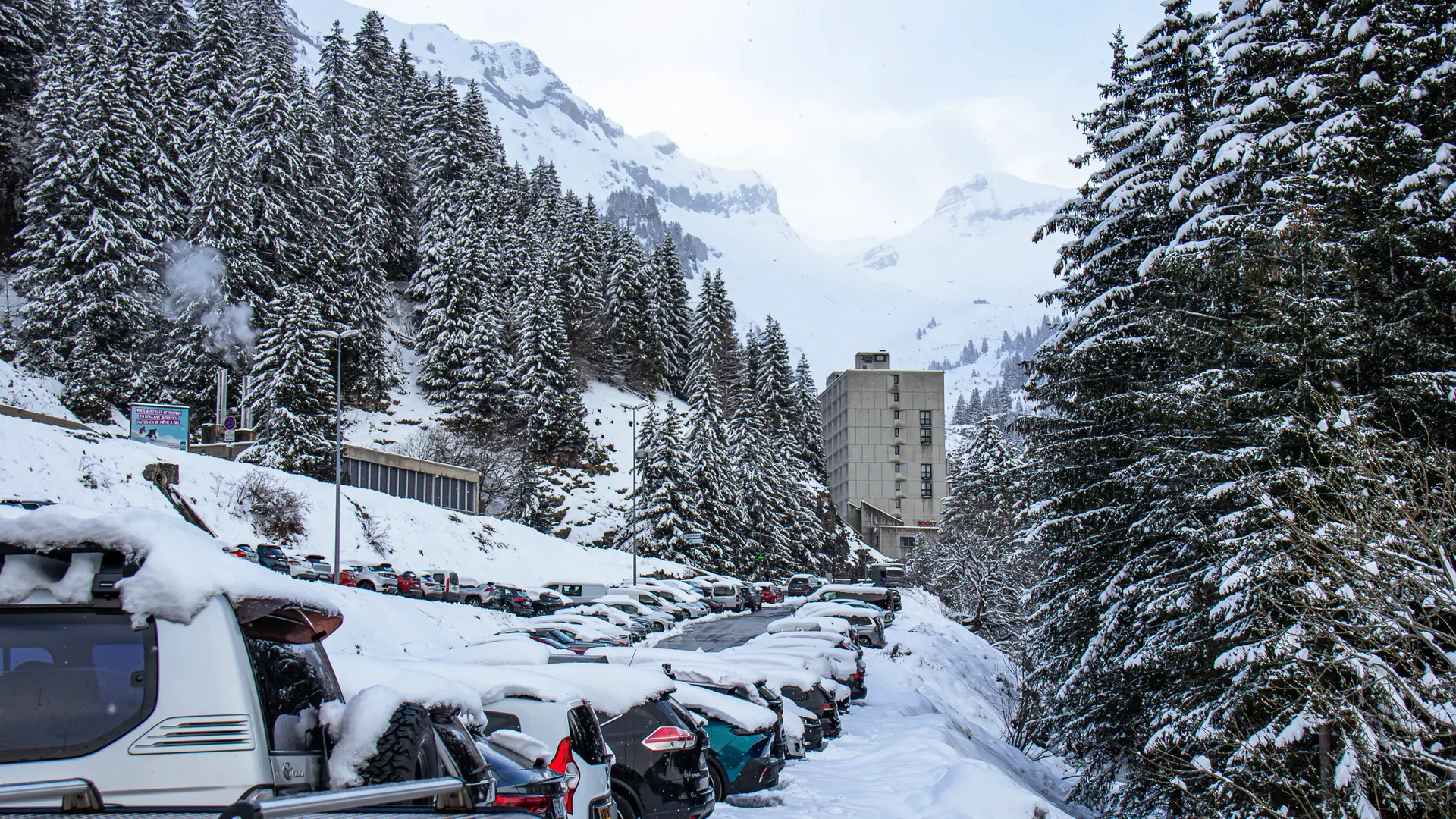 Vue sur Flaine Forum depuis le parking du P2