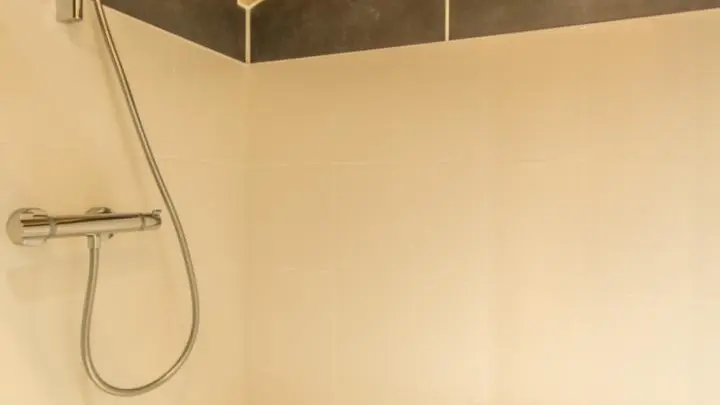 Grande douche à l'italienne