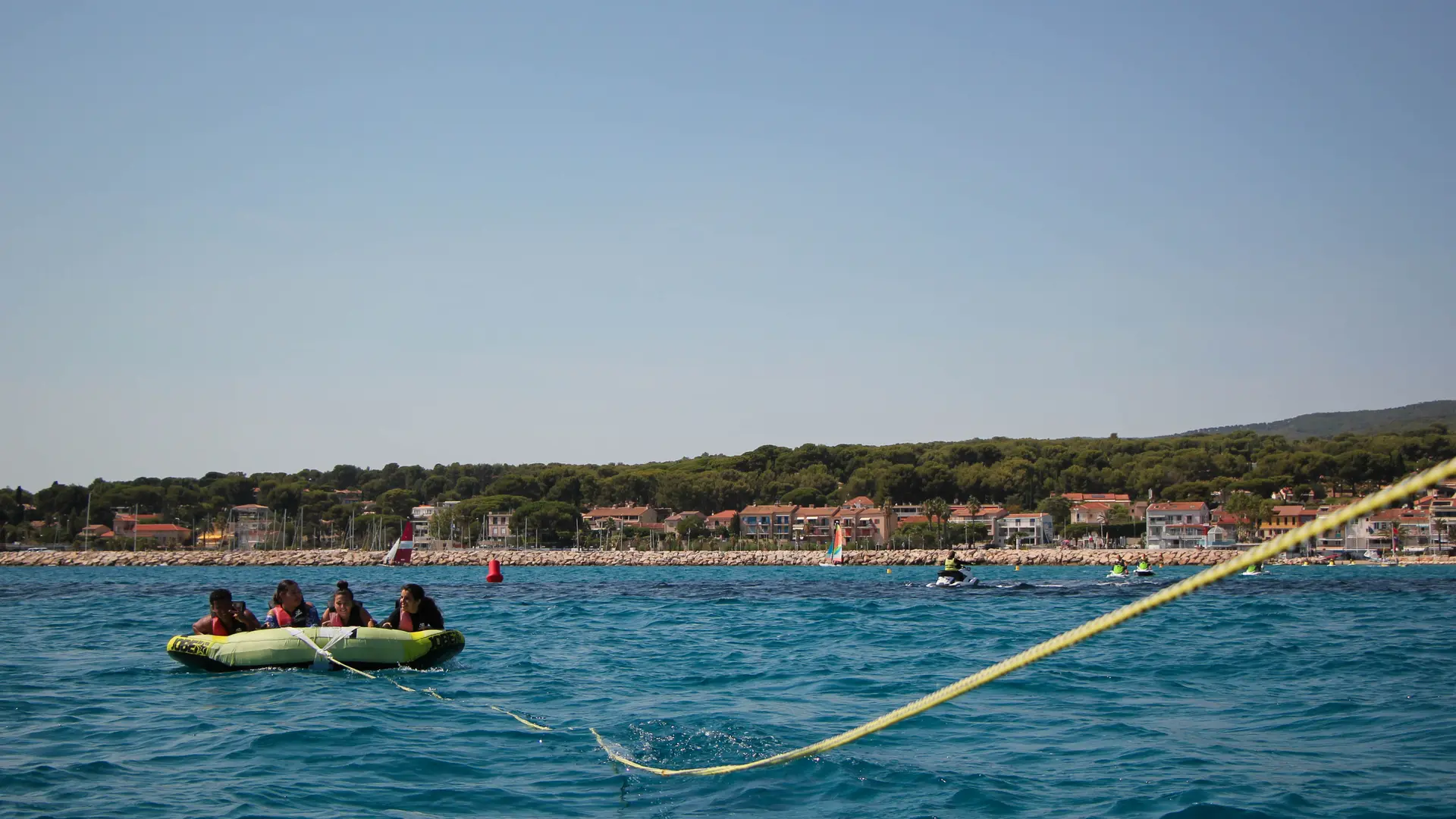 Bouée tractée avec wake sensation