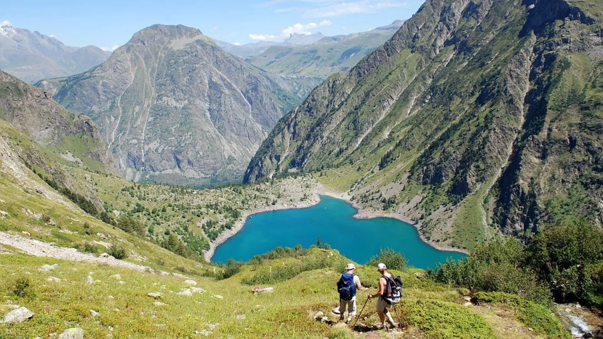 randonneurs au lac du Lauvitel