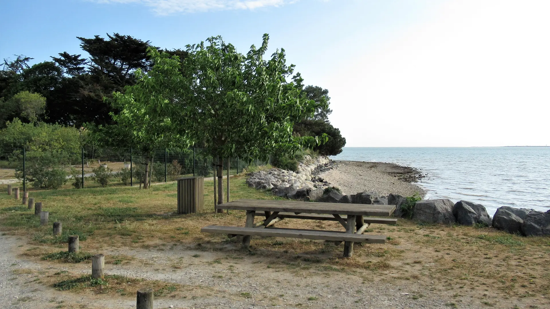 Corniche picnic tables