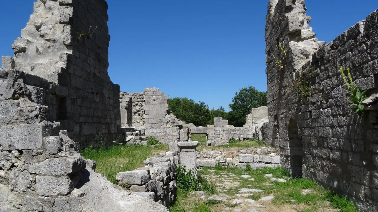 Vestiges de l'Abbaye de Clausonne