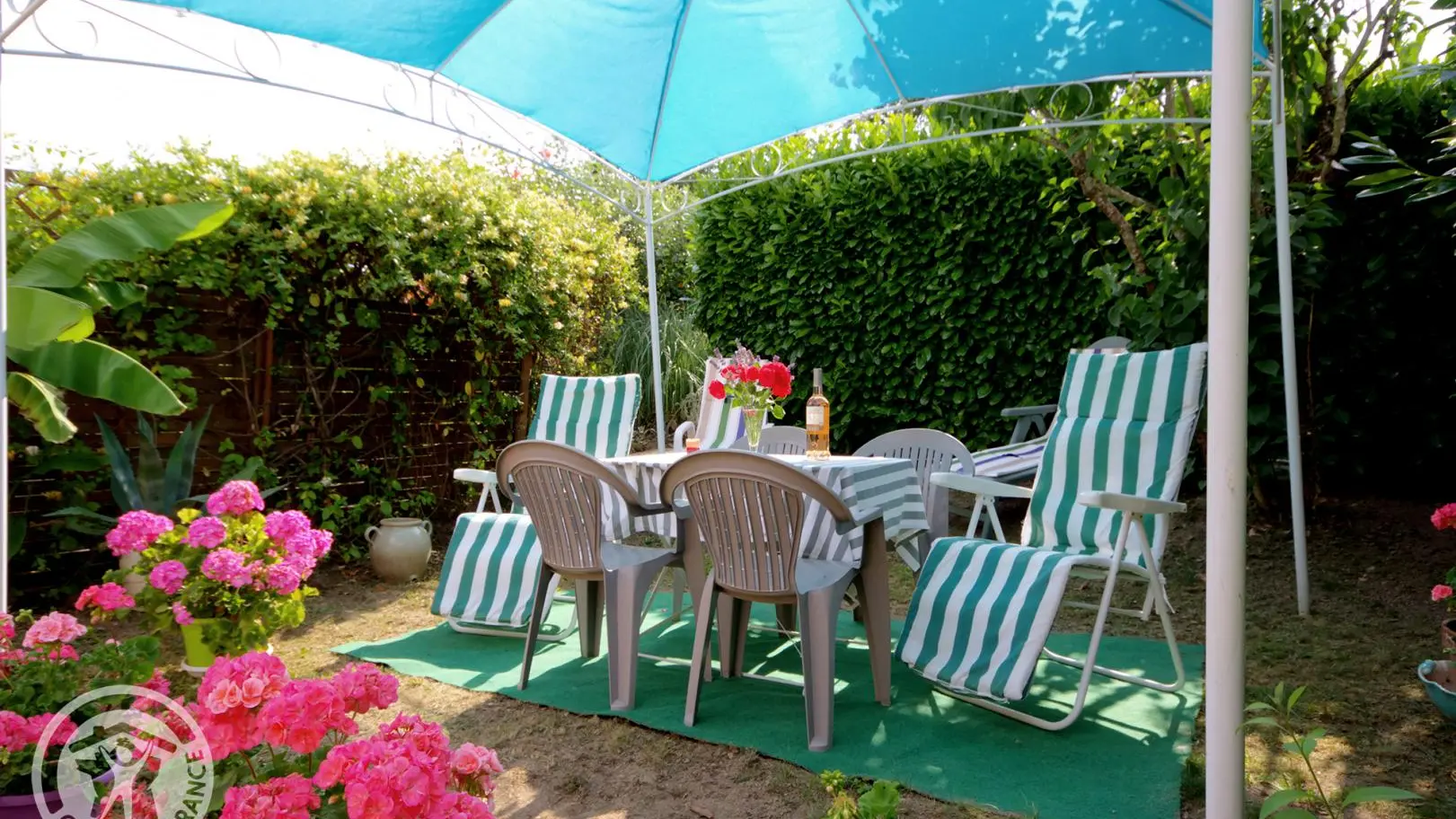 EXTERIEUR MODIFIER CHAISE ET TABLE DEUX FAUTEUILS ROSE SALON A LECTURE PETITE TABLE FAUTEUIL